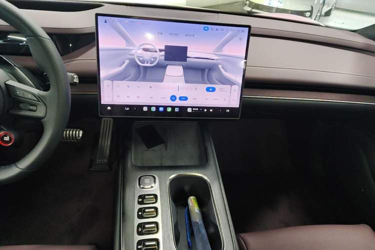 Used Xiaomi Auto SU7 2024 Four-Wheel Drive Ultra-Long Range Advanced Intelligent Driving Max Edition Audio And AC Panel