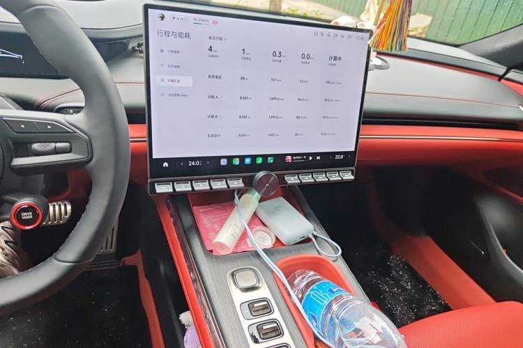 Used Xiaomi Auto SU7 2024 Four-Wheel Drive Ultra-Long Range Advanced Intelligent Driving Max Edition Audio And AC Panel