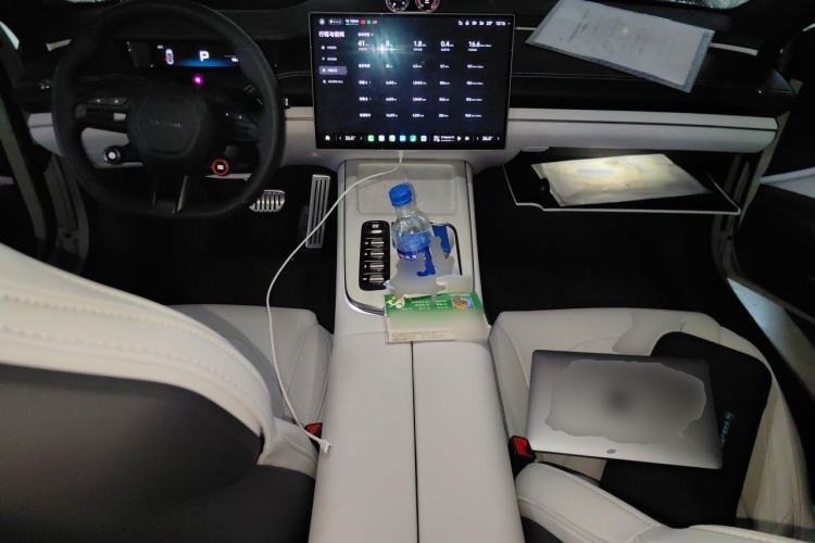 Used Xiaomi Auto SU7 2024 Four-Wheel Drive Ultra-Long Range Advanced Intelligent Driving Max Edition Center Console