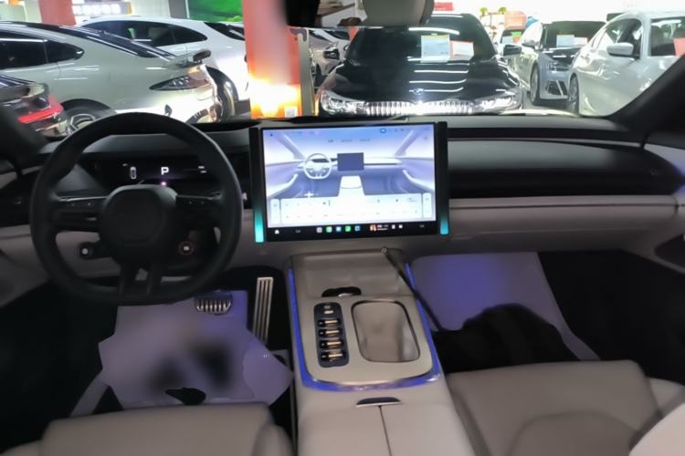 Used Xiaomi Auto SU7 2024 Four-Wheel Drive Ultra-Long Range Advanced Intelligent Driving Max Edition Center Console