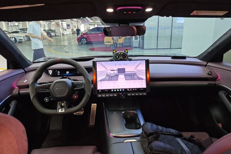 Used Xiaomi Auto SU7 2024 Four-Wheel Drive Ultra-Long Range Advanced Intelligent Driving Max Edition Center Console
