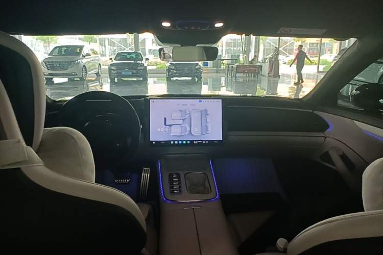 Used Xiaomi Auto SU7 2024 Four-Wheel Drive Ultra-Long Range Advanced Intelligent Driving Max Edition Center Console
