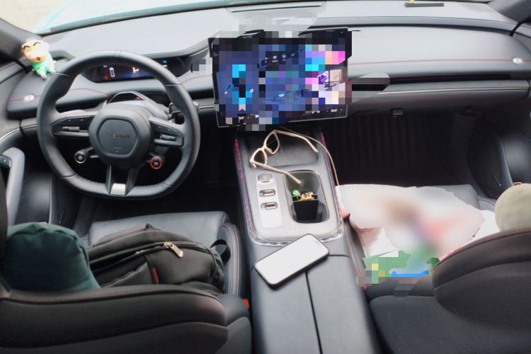 Used Xiaomi Auto SU7 2024 Rear-Drive Long-Range Intelligent Driving Version Center Console