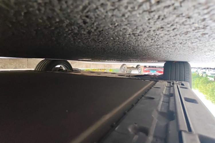 Used Xiaomi Auto SU7 2024 Four-Wheel Drive Ultra-Long Range Advanced Intelligent Driving Max Edition Chassis Front Left