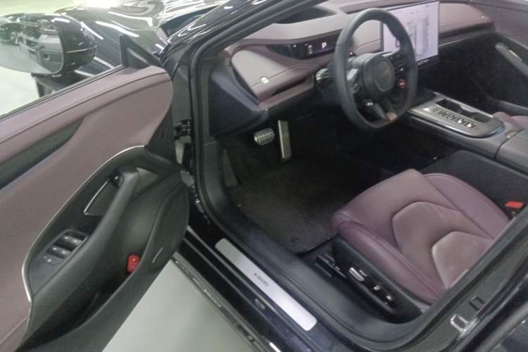 Used Xiaomi Auto SU7 2024 Four-Wheel Drive Ultra-Long Range Advanced Intelligent Driving Max Edition Driver Seat