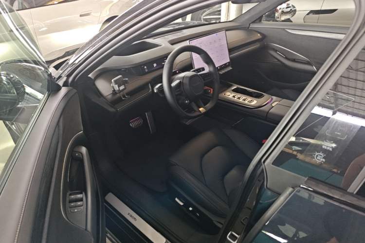 Used Xiaomi Auto SU7 2024 Four-Wheel Drive Ultra-Long Range Advanced Intelligent Driving Max Edition Driver Seat