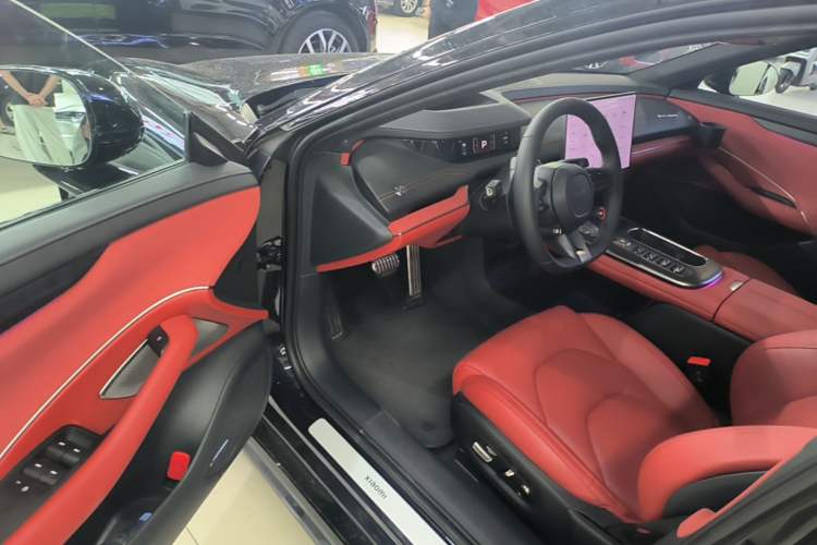 Used Xiaomi Auto SU7 2024 Four-Wheel Drive Ultra-Long Range Advanced Intelligent Driving Max Edition Driver Seat