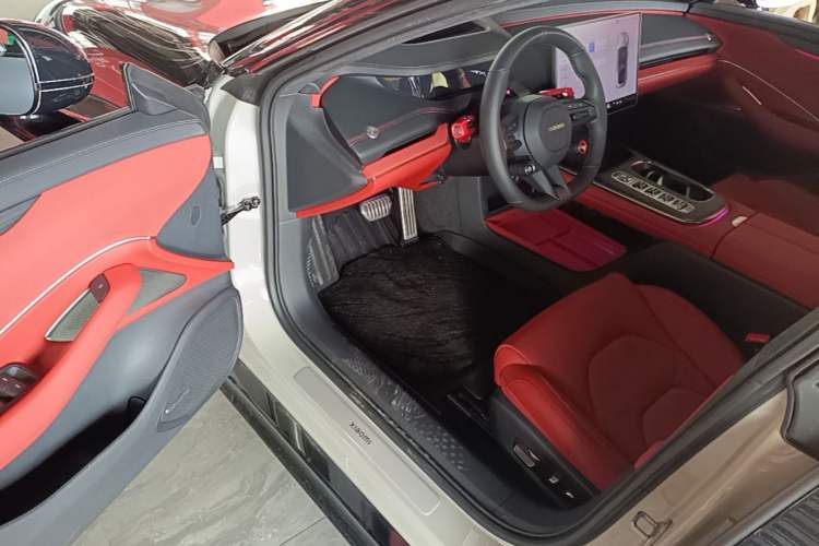 Used Xiaomi Auto SU7 2024 Four-Wheel Drive Ultra-Long Range Advanced Intelligent Driving Max Edition Driver Seat
