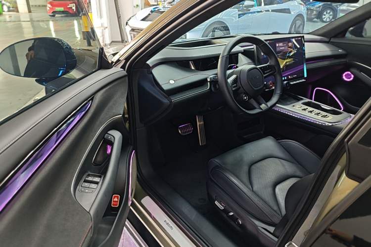 Used Xiaomi Auto SU7 2024 Four-Wheel Drive Ultra-Long Range Advanced Intelligent Driving Max Edition Driver Seat