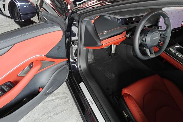 Used Xiaomi Auto SU7 2024 Four-Wheel Drive Ultra-Long Range Advanced Intelligent Driving Max Edition Driver Seat