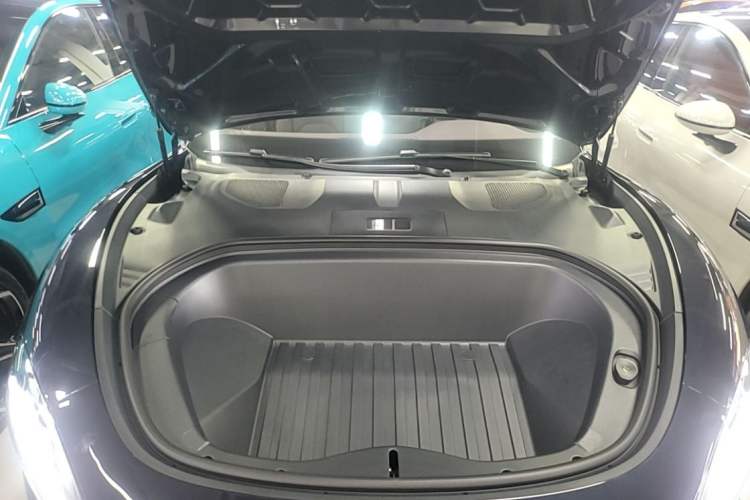 Used Xiaomi Auto SU7 2024 Rear-Drive Long-Range Intelligent Driving Version Engine Bay