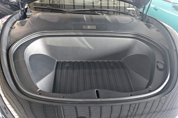 Used Xiaomi Auto SU7 2024 Four-Wheel Drive Ultra-Long Range Advanced Intelligent Driving Max Edition Engine Bay