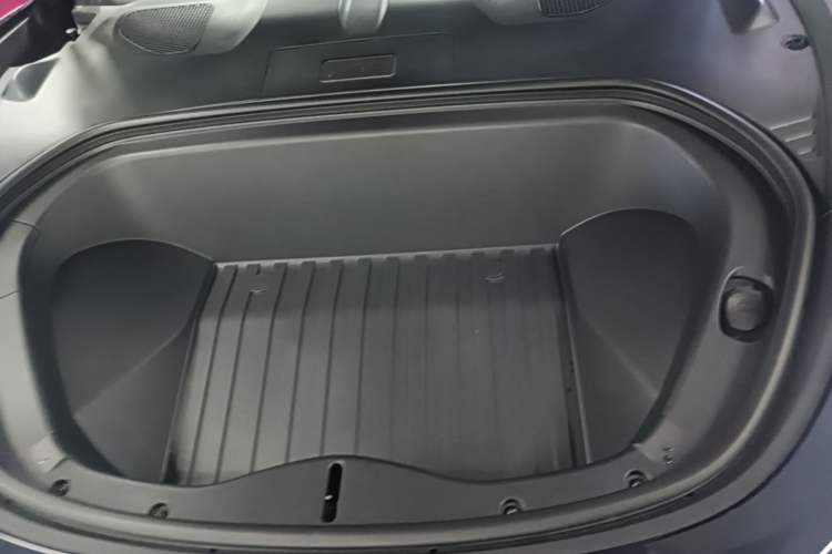 Used Xiaomi Auto SU7 2024 Rear-Drive Long-Range Intelligent Driving Version Engine Bay