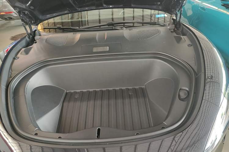 Used Xiaomi Auto SU7 2024 Four-Wheel Drive Ultra-Long Range Advanced Intelligent Driving Max Edition Engine Bay