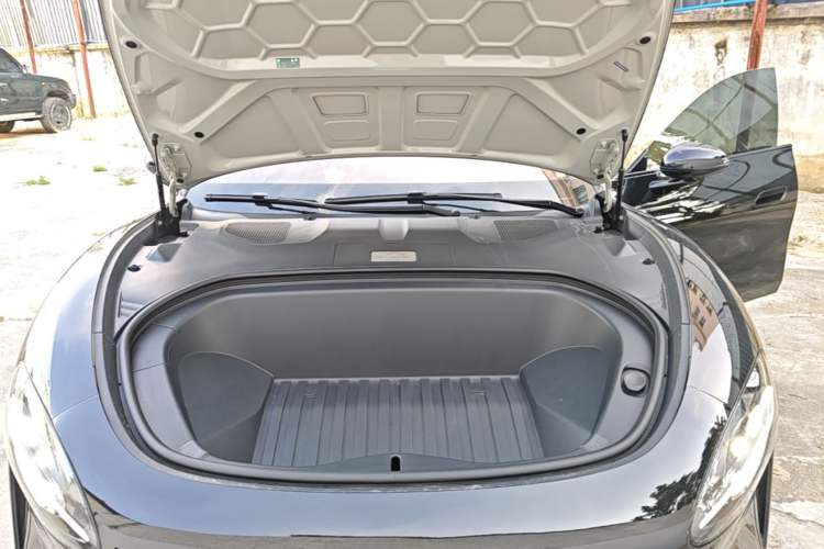 Used Xiaomi Auto SU7 2024 Rear-Drive Long-Range Intelligent Driving Version Engine Bay