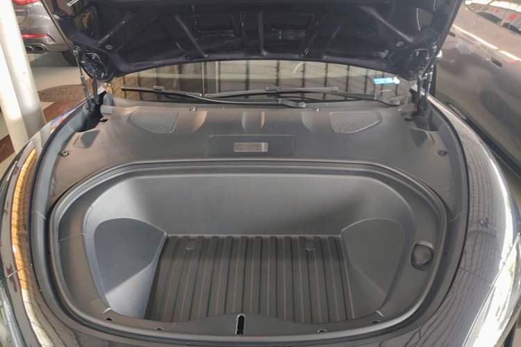 Used Xiaomi Auto SU7 2024 Four-Wheel Drive Ultra-Long Range Advanced Intelligent Driving Max Edition Engine Bay