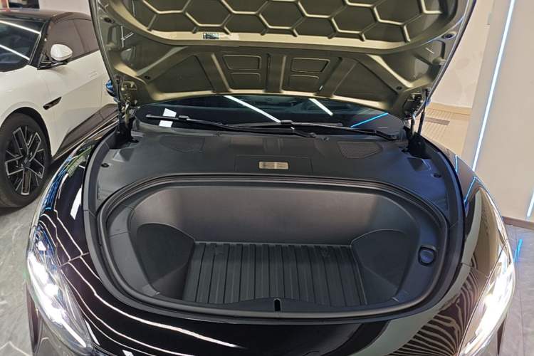Used Xiaomi Auto SU7 2024 Four-Wheel Drive Ultra-Long Range Advanced Intelligent Driving Max Edition Engine Bay