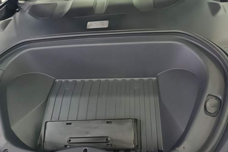 Used Xiaomi Auto SU7 2024 Four-Wheel Drive Ultra-Long Range Advanced Intelligent Driving Max Edition Engine Bay