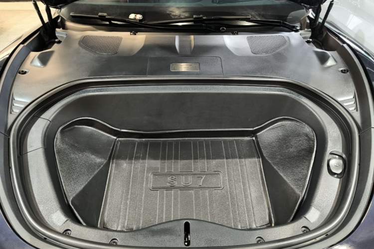 Used Xiaomi Auto SU7 2024 Four-Wheel Drive Ultra-Long Range Advanced Intelligent Driving Max Edition Engine Bay