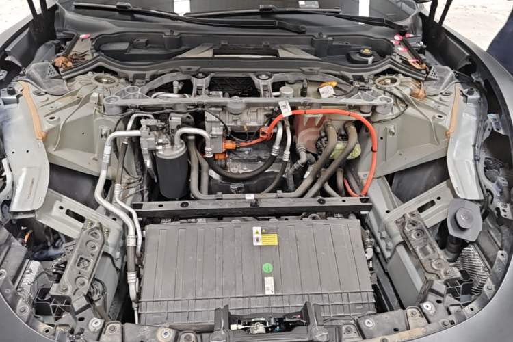 Used Xiaomi Auto SU7 2024 Four-Wheel Drive Ultra-Long Range Advanced Intelligent Driving Max Edition Engine Bay