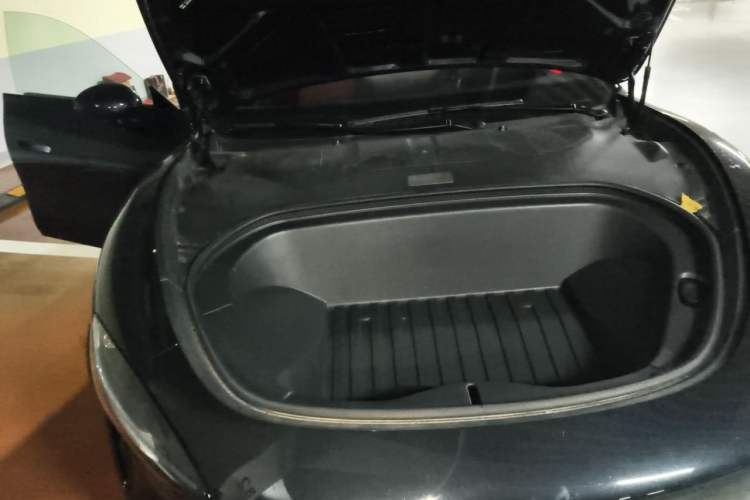 Used Xiaomi Auto SU7 2024 Four-Wheel Drive Ultra-Long Range Advanced Intelligent Driving Max Edition Engine Bay Right