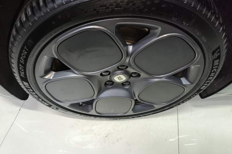 Used Xiaomi Auto SU7 2024 Rear-Drive Long-Range Intelligent Driving Version Exterior 4