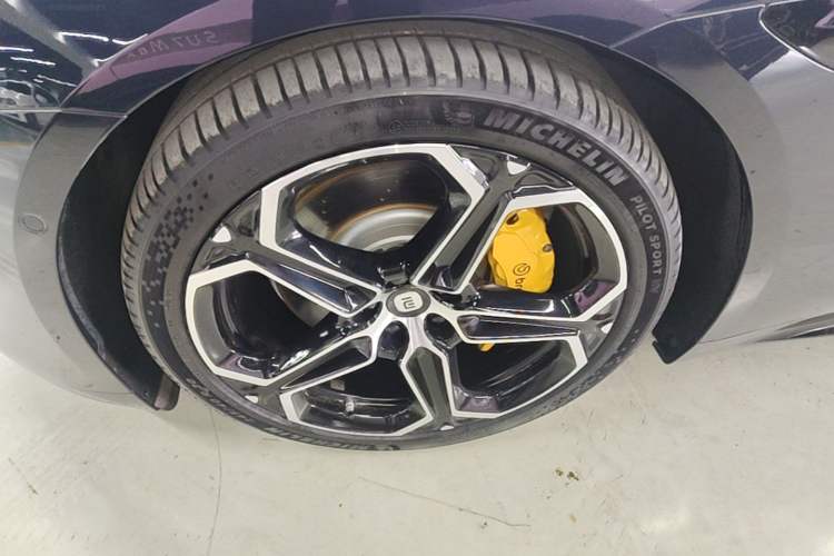 Used Xiaomi Auto SU7 2024 Four-Wheel Drive Ultra-Long Range Advanced Intelligent Driving Max Edition Exterior 4