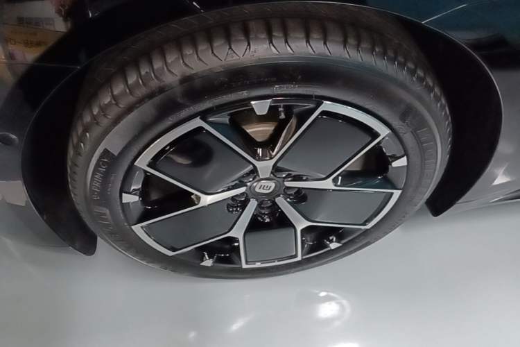 Used Xiaomi Auto SU7 2024 Rear-Drive Long-Range Intelligent Driving Version Exterior 4