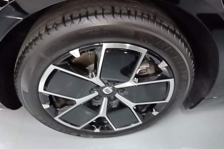 Used Xiaomi Auto SU7 2024 Rear-Drive Long-Range Intelligent Driving Version Exterior 5