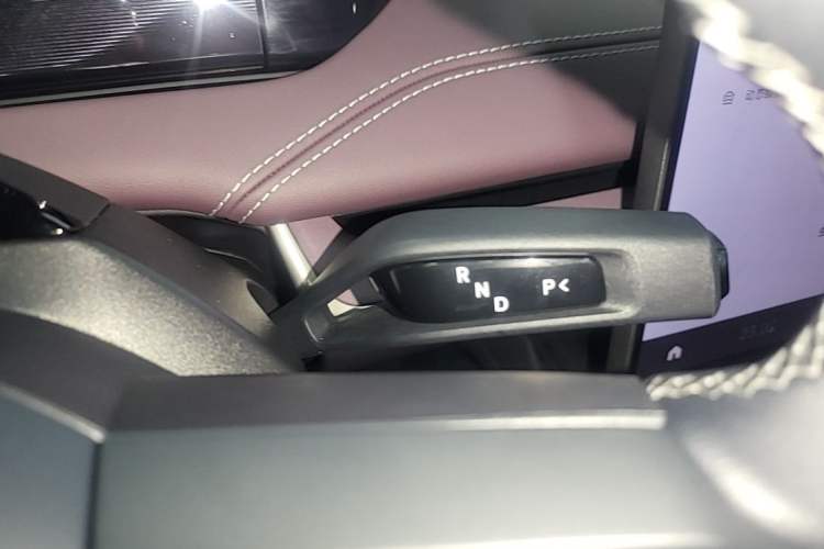 Used Xiaomi Auto SU7 2024 Rear-Drive Long-Range Intelligent Driving Version Gear Lever