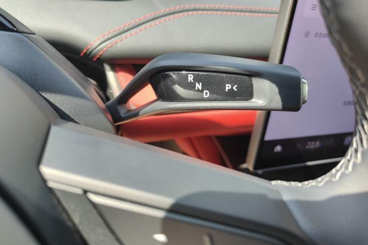 Used Xiaomi Auto SU7 2024 Four-Wheel Drive Ultra-Long Range Advanced Intelligent Driving Max Edition Gear Lever