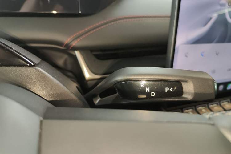 Used Xiaomi Auto SU7 2024 Four-Wheel Drive Ultra-Long Range Advanced Intelligent Driving Max Edition Gear Lever