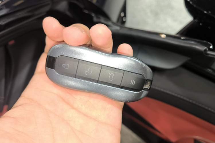 Used Xiaomi Auto SU7 2024 Four-Wheel Drive Ultra-Long Range Advanced Intelligent Driving Max Edition Interior 1