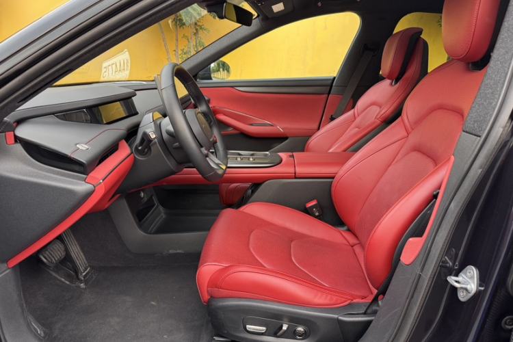 Used Xiaomi Auto SU7 2024 Rear-Drive Ultra-Long Range Advanced Pro-Level Intelligent Driving Version Interior 2