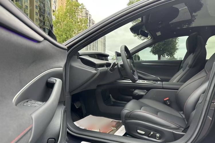 Used Xiaomi Auto SU7 2024 Rear-Drive Long-Range Intelligent Driving Version Interior 2