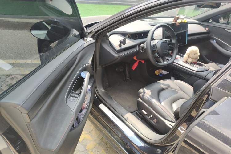 Used Xiaomi Auto SU7 2024 Rear-Drive Ultra-Long Range Advanced Pro-Level Intelligent Driving Version Interior 3