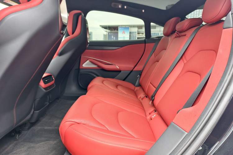 Used Xiaomi Auto SU7 2024 Four-Wheel Drive Ultra-Long Range Advanced Intelligent Driving Max Edition Interior 4