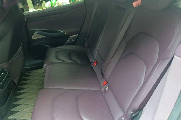 Used Xiaomi Auto SU7 2024 Four-Wheel Drive Ultra-Long Range Advanced Intelligent Driving Max Edition Interior 4