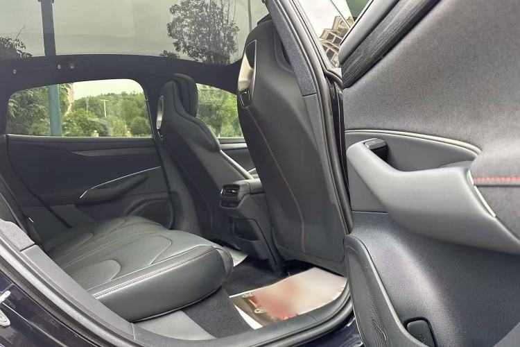 Used Xiaomi Auto SU7 2024 Rear-Drive Long-Range Intelligent Driving Version Interior 6