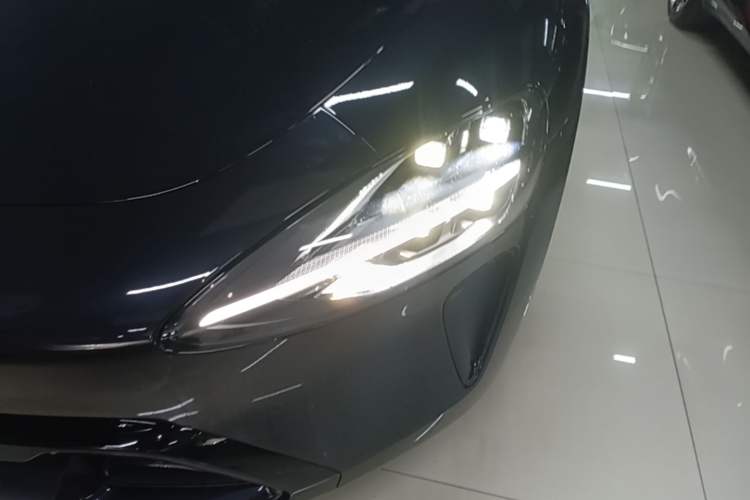 Used Xiaomi Auto SU7 2024 Rear-Drive Long-Range Intelligent Driving Version Left Front Headlight