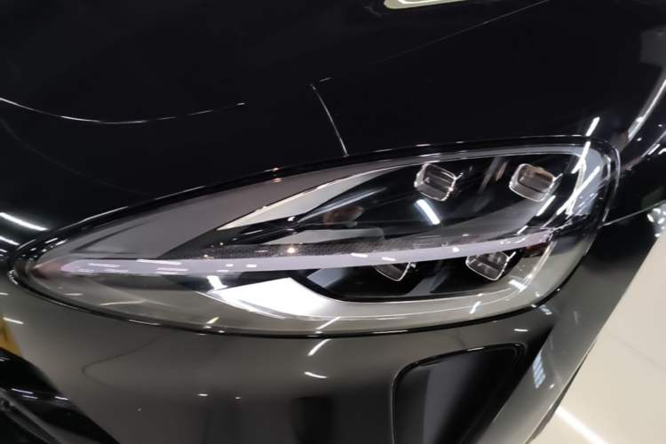 Used Xiaomi Auto SU7 2024 Four-Wheel Drive Ultra-Long Range Advanced Intelligent Driving Max Edition Left Front Headlight