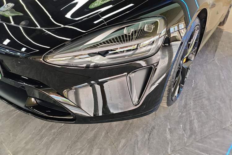 Used Xiaomi Auto SU7 2024 Four-Wheel Drive Ultra-Long Range Advanced Intelligent Driving Max Edition Left Front Headlight