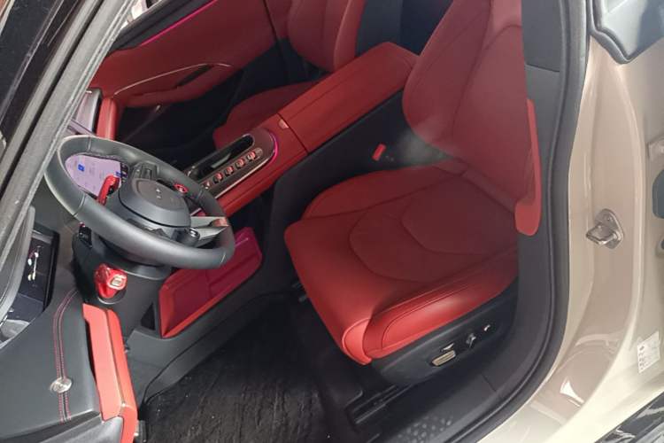 Used Xiaomi Auto SU7 2024 Four-Wheel Drive Ultra-Long Range Advanced Intelligent Driving Max Edition Left Front Seat