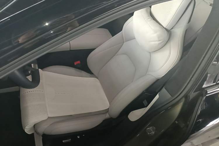 Used Xiaomi Auto SU7 2024 Four-Wheel Drive Ultra-Long Range Advanced Intelligent Driving Max Edition Left Front Seat