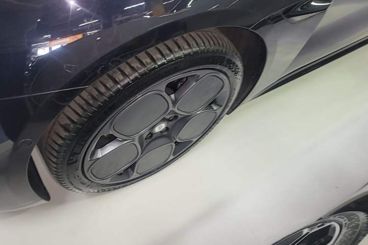Used Xiaomi Auto SU7 2024 Rear-Drive Long-Range Intelligent Driving Version Left Front Wheel Hub