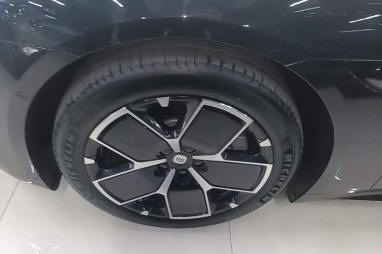 Used Xiaomi Auto SU7 2024 Rear-Drive Long-Range Intelligent Driving Version Left Front Wheel Hub