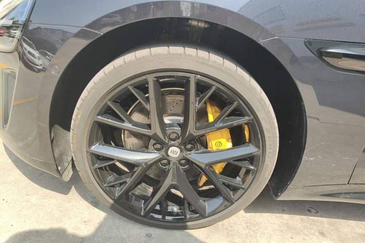 Used Xiaomi Auto SU7 2024 Four-Wheel Drive Ultra-Long Range Advanced Intelligent Driving Max Edition Left Front Wheel Hub