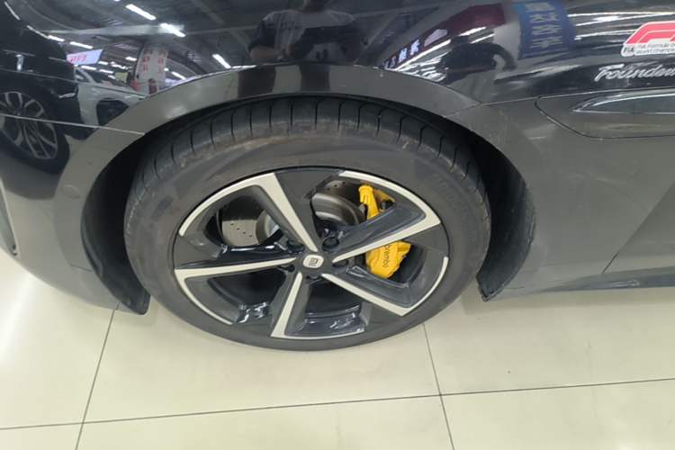 Used Xiaomi Auto SU7 2024 Four-Wheel Drive Ultra-Long Range Advanced Intelligent Driving Max Edition Left Front Wheel Hub