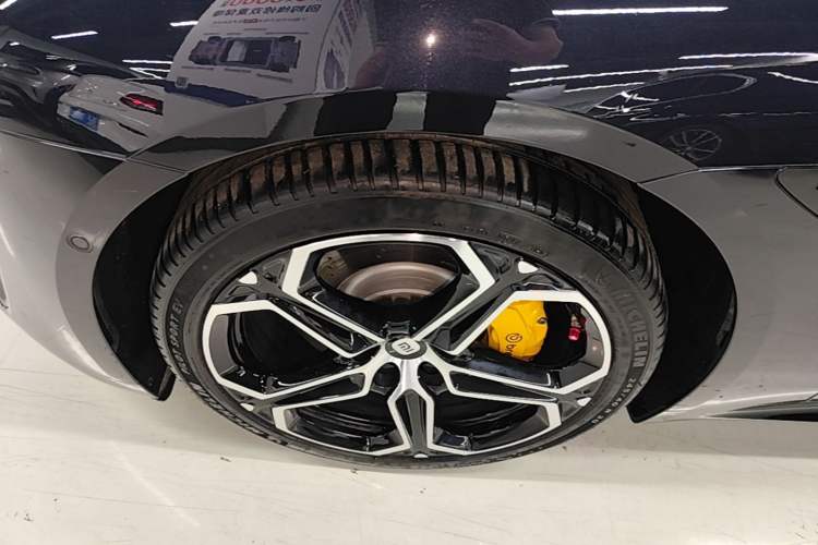 Used Xiaomi Auto SU7 2024 Rear-Drive Standard Founder Edition Left Front Wheel Hub