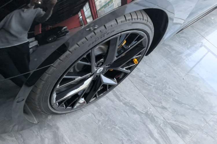 Used Xiaomi Auto SU7 2024 Four-Wheel Drive Ultra-Long Range Advanced Intelligent Driving Max Edition Left Front Wheel Hub